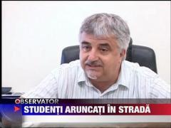 Studenti aruncati in strada