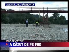 A cazut de pe un pod inalt de 7 metri
