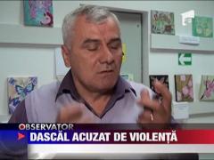 Invatator acuzat de violenta