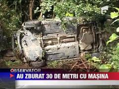 Au zburat 30 de metri cu masina
