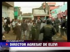 Director agresat de elevi in Peru