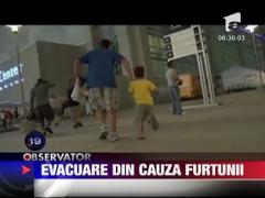 Stadion evacuat de frica unei furtuni
