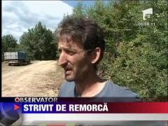 Strivit de remorca unui tractor