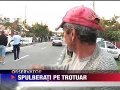 Copii spulberati pe trotuar