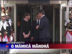 Carla Bruni si-a afisat cu mandrie burtica