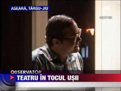 Piesa de teatru jucata in tocul usii la Targu-Jiu