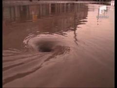 Cod portocaliu de ploi torentiale si vant puternic in Bacau