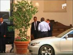 Berlusconi a cazut la dus