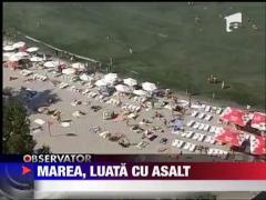 Marea, luata cu asalt de turisti