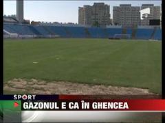 Gazonul de pe Farul, la fel de prost ca in Ghencea