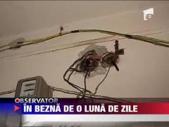 Craiova: Locuitorii unui bloc din centrul orasului stau de o luna fara curent electric