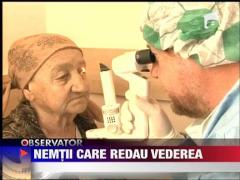 Doi medici oftalmologi germani fac naveta de la Munchen la Deva