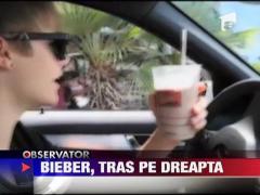 Justin Bieber, tras pe dreapta de un politist