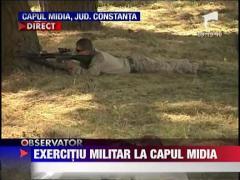 Exercitiu militar la malul marii
