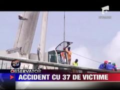 Autobuz prabusit de pe pod