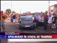 Spulberati in statia de tramvai