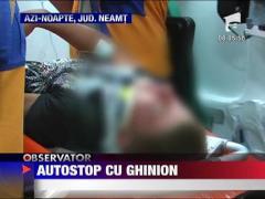 Autostopist aruncat din mers dintr-o masina