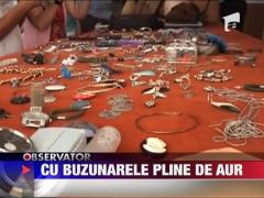 Au spart casa unui om de afaceri si au plecat cu toate bijuteriile