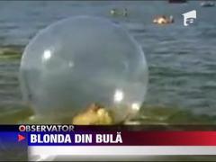 Blonda dornica de distractie