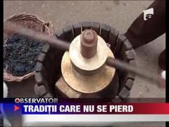 Zeci de mesteri populari din zona Moldovei s-au adunat la Vaslui