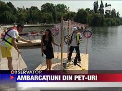 Intrecere pe ambarcatiuni din sticle de plastic