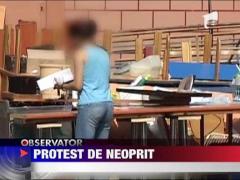 A amenintat ca-si ia viata in fata copiilor in semn de protest