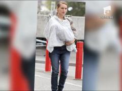 Natalie Portman si-a scos pentru prima data copilul in lume