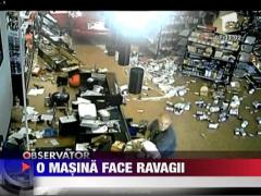 A intrat cu masina intr-un magazin de biciclete