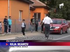 Copii dusi in portbagaj la scoala