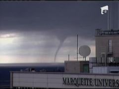 Tornada de apa deasupra lacului Michigan