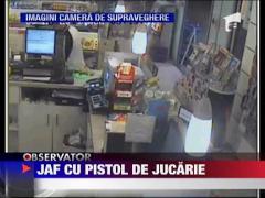 UPDATE / Jaf intr-un minut cu un pistol de jucarie intr-o bezinarie din Alba