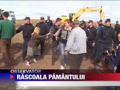 UPDATE / Lupta intre tarani si jandarmi pentru pamant