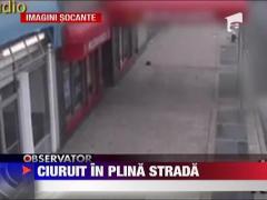 IMAGINI SOCANTE! Tanar ciuruit de gloante in plina strada