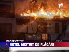 Hotel mistuit de flacari
