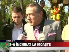 Gigi Becali s-a bagat in fata la moastele Sfantului Andrei!