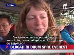 Sute de alpinisti si turisti din toata lumea au fost evacuati de pe muntele Everest