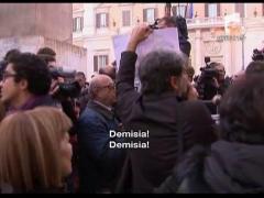 Berlusconi a demisionat