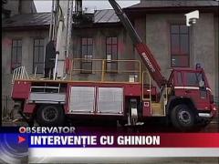 Pompieri la un pas de a distruge o biserica