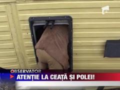 Accident grav in judetul Arad! Un microbuz cu 15 elevi s-a rasturnat din cauza poleiului