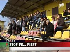 Fotbalistele oltence si-ar pune silicoane ca sa faca stopul pe piept mai bine!