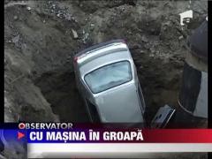A cazut cu masina intr-o groapa de 5 metri