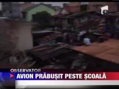 Avion prabusit peste scoala