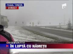 Soferii se lupta cu nametii in zonele de munte