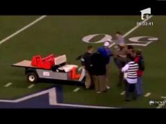 Accident stupid pe un teren de fotbal american