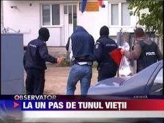 Frauda bancara de 5 milioane de euro: Trei romani si un italian, prinsi in flagrant