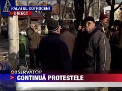 Revolutionarii continua protestele