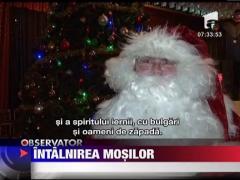 Mos Craciun si Mos Gerila au decis sa le ofere impreuna cadouri