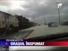 Un orasel de pe coasta din Marea Britanie a fost acoperit, cu spuma