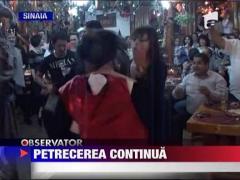 Petrecerea continua
