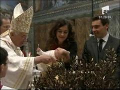 Papa Benedict al XVI-lea a botezat 16 copii in Capela Sixtina